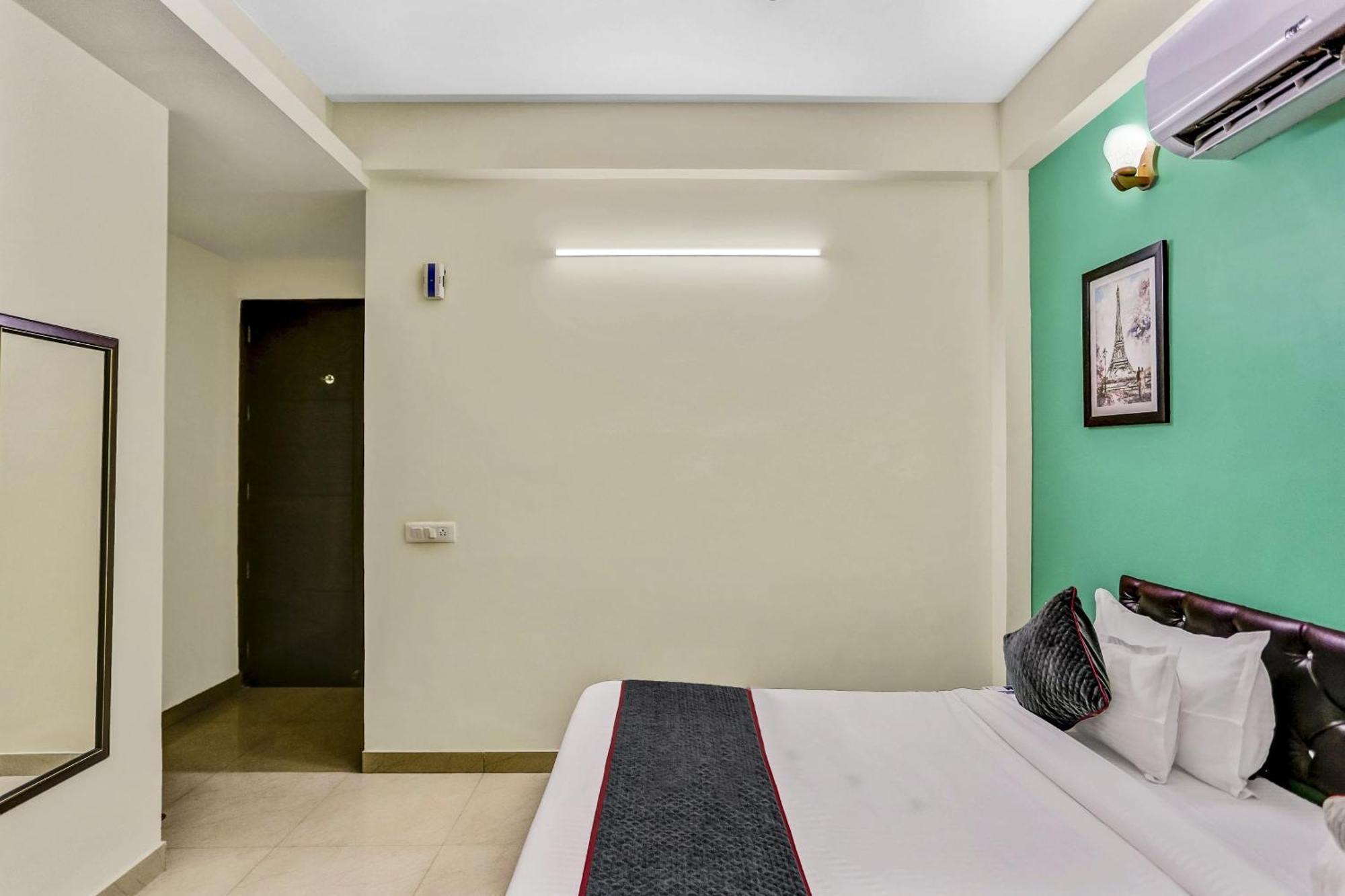 Townhouse Rumaisa Indirapuram ภายนอก รูปภาพ