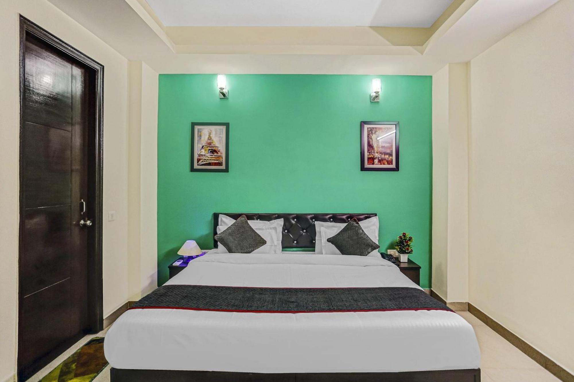 Townhouse Rumaisa Indirapuram ภายนอก รูปภาพ