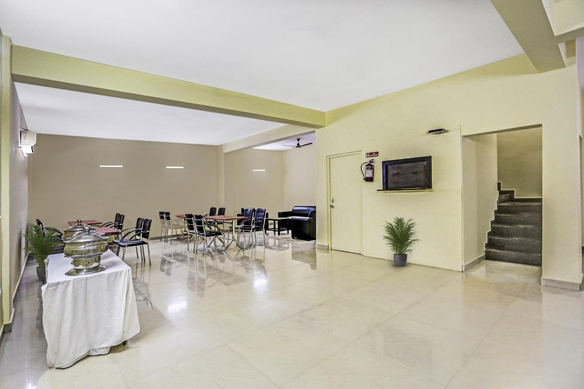 Townhouse Rumaisa Indirapuram ภายนอก รูปภาพ
