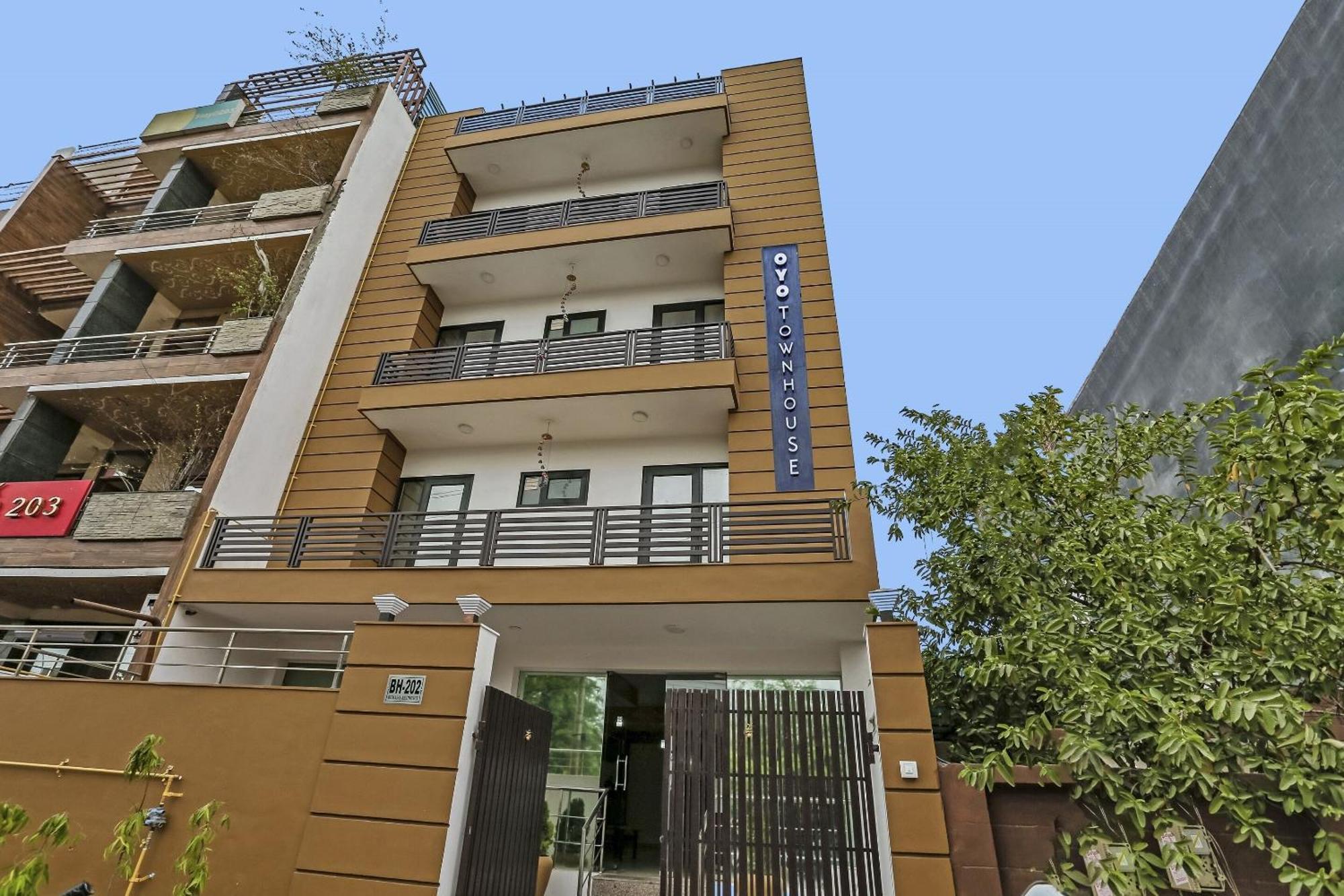 Townhouse Rumaisa Indirapuram ภายนอก รูปภาพ