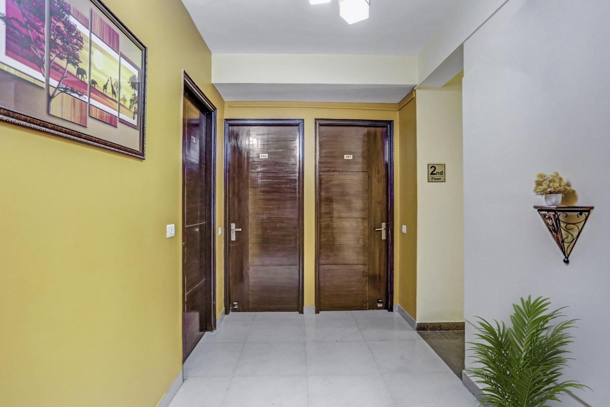 Townhouse Rumaisa Indirapuram ภายนอก รูปภาพ
