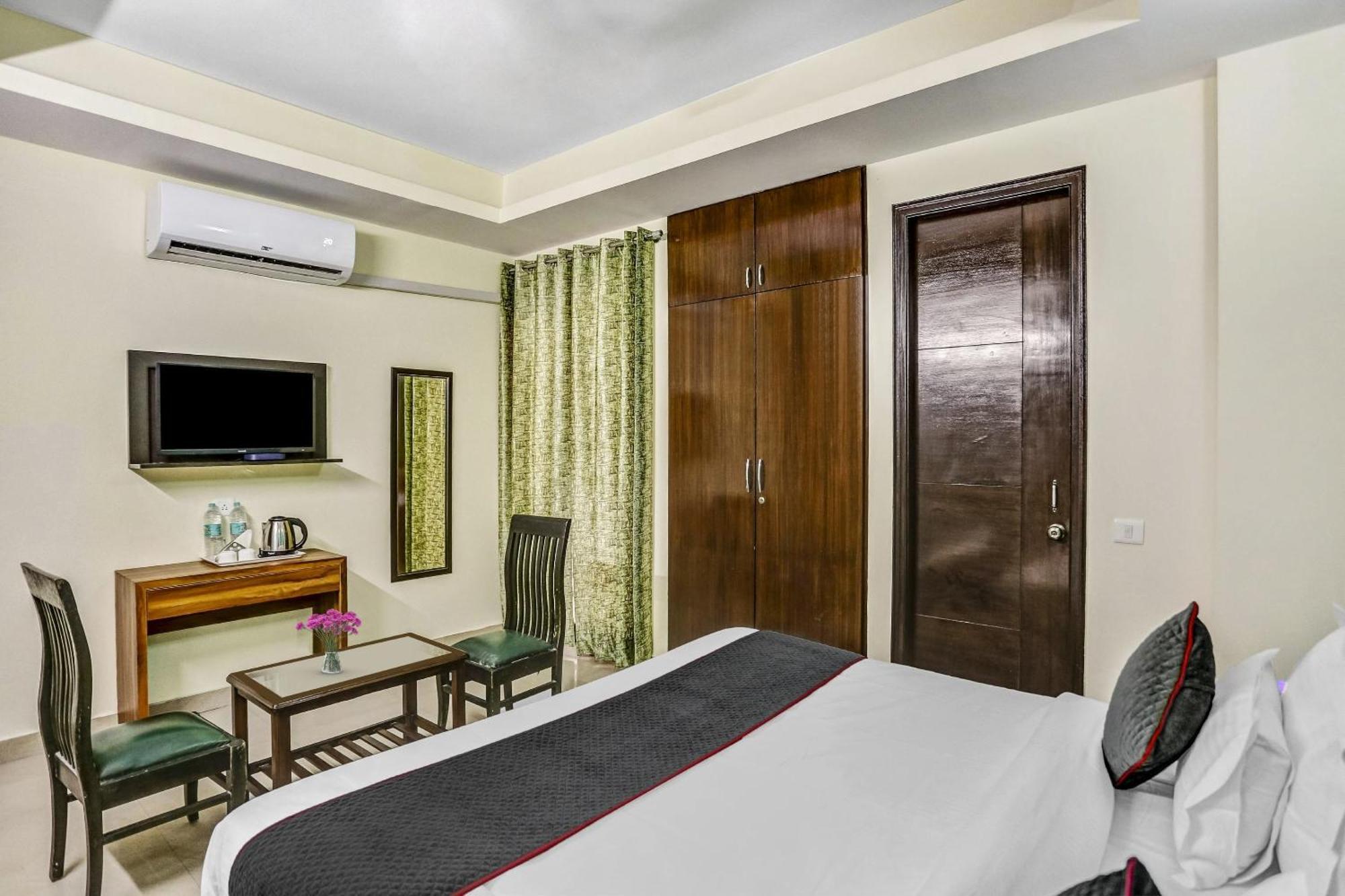 Townhouse Rumaisa Indirapuram ภายนอก รูปภาพ