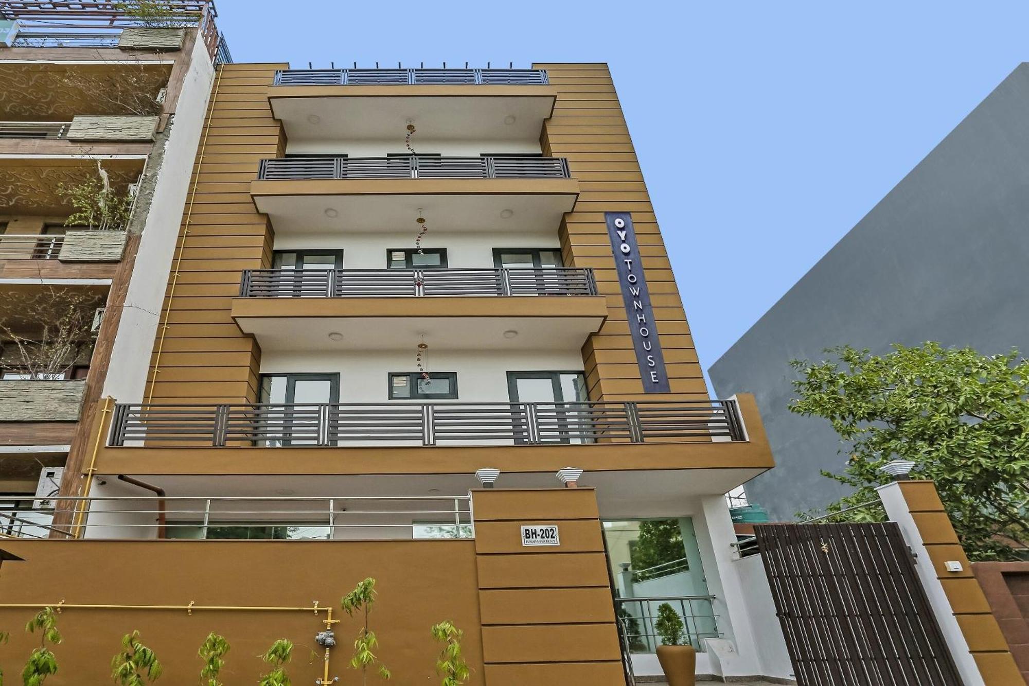Townhouse Rumaisa Indirapuram ภายนอก รูปภาพ