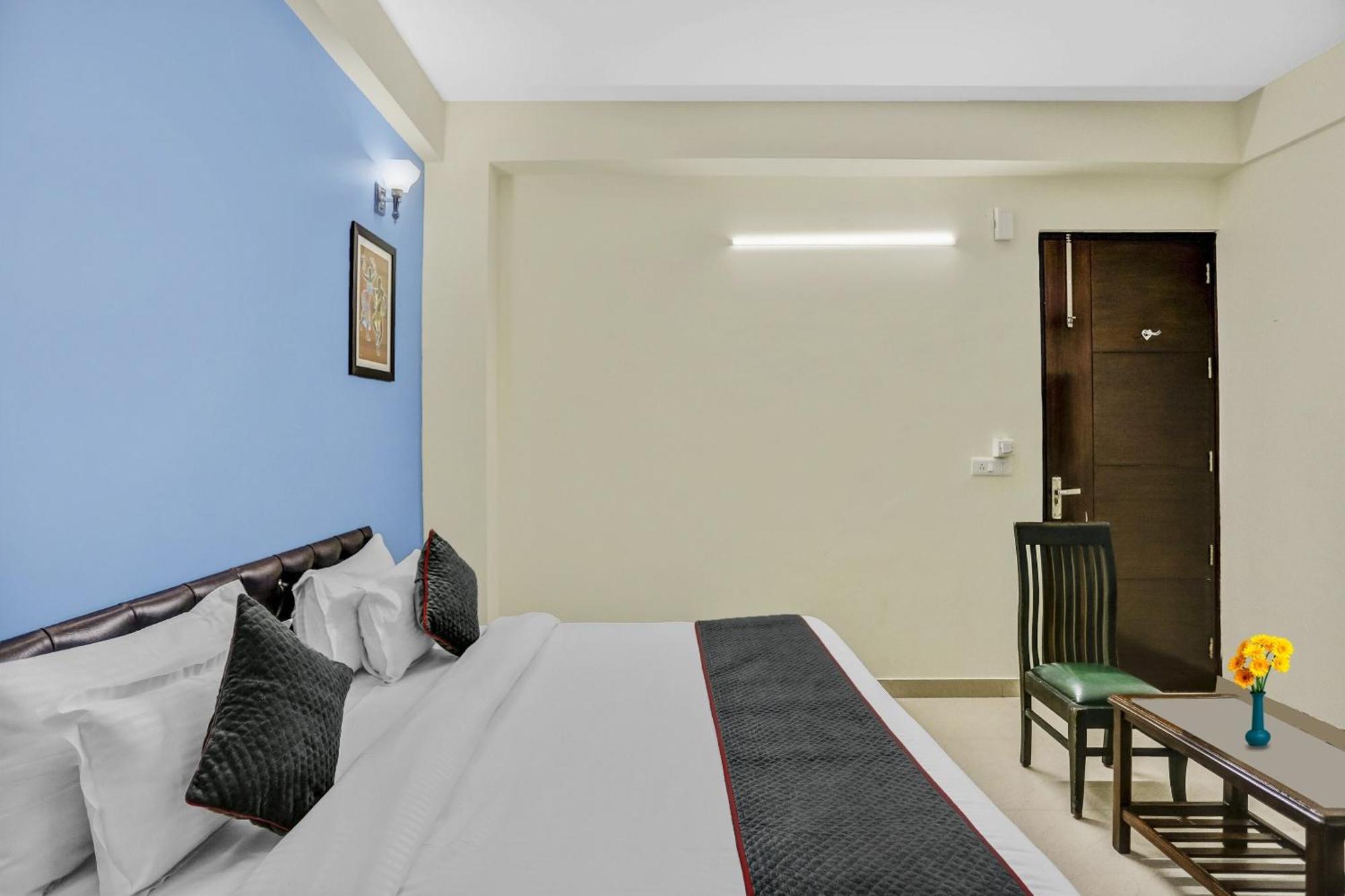 Townhouse Rumaisa Indirapuram ภายนอก รูปภาพ