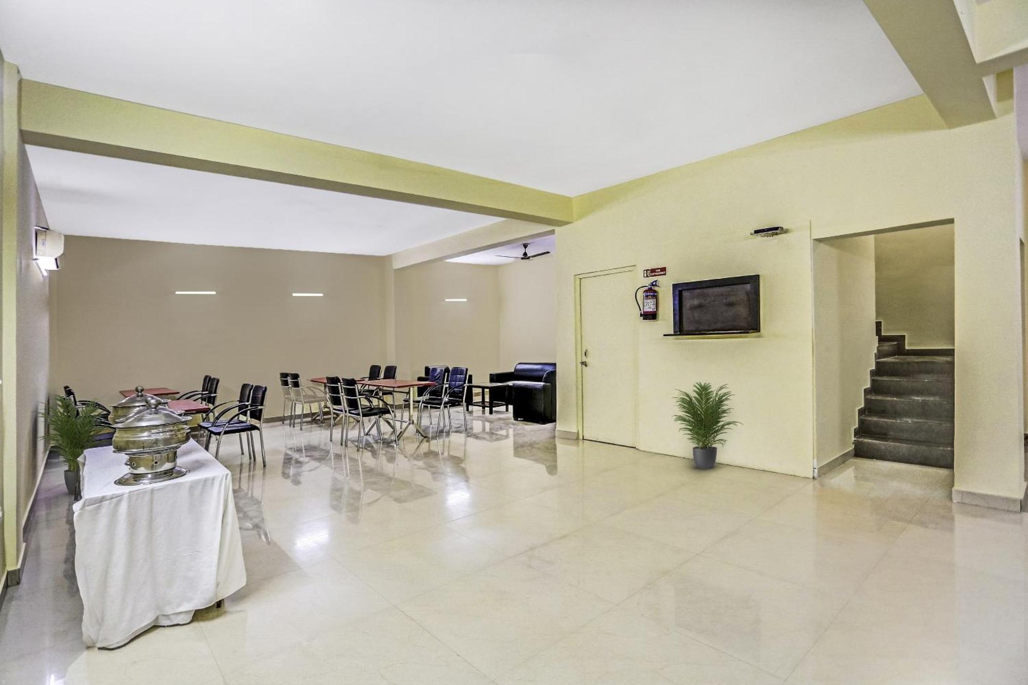 Townhouse Rumaisa Indirapuram ภายนอก รูปภาพ